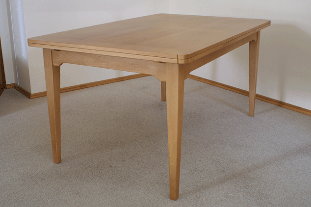 Ausziehtisch