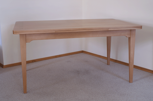 Ausziehtisch